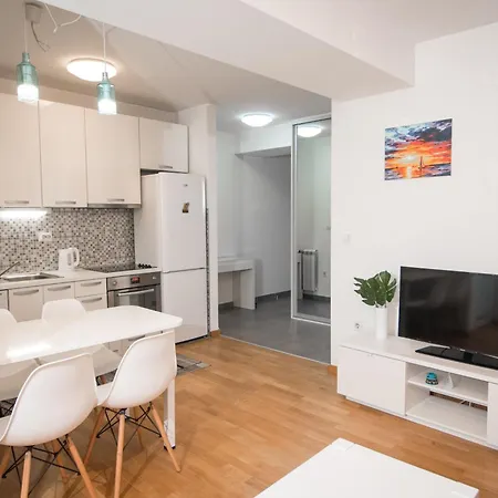 Feels Like סקופיה