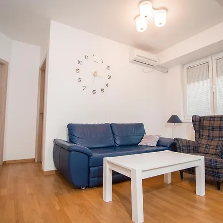 Feels Like Apartment