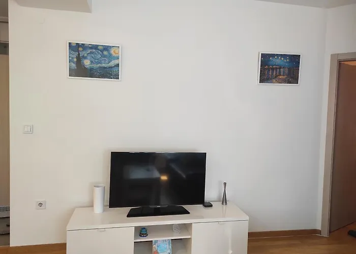 Feels Like Apartment *